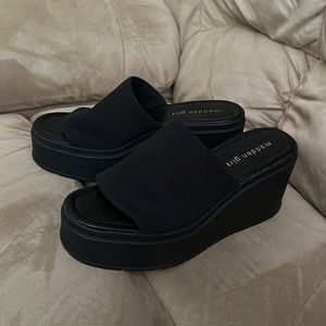 🪷 PLATFORM SANDALS- MADDEN GIRL. SIZE 7 🪷